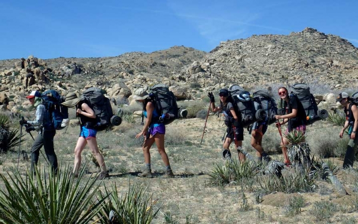 teens backpacking trip in joshua tree